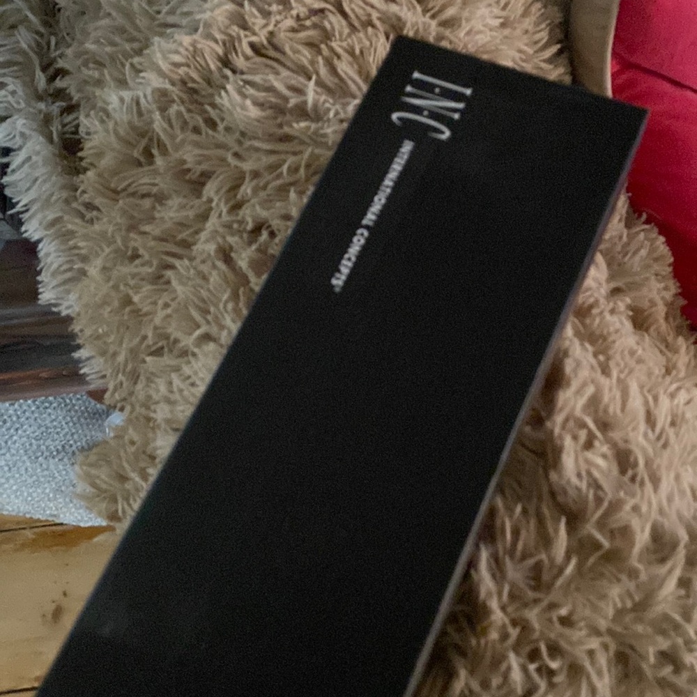 INC never worn / w box ..7 / fits like 71/2